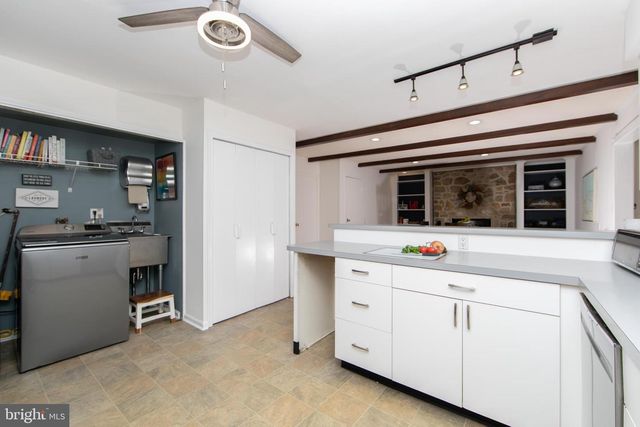 701 W ROLLING RD, Springfield, PA 19064