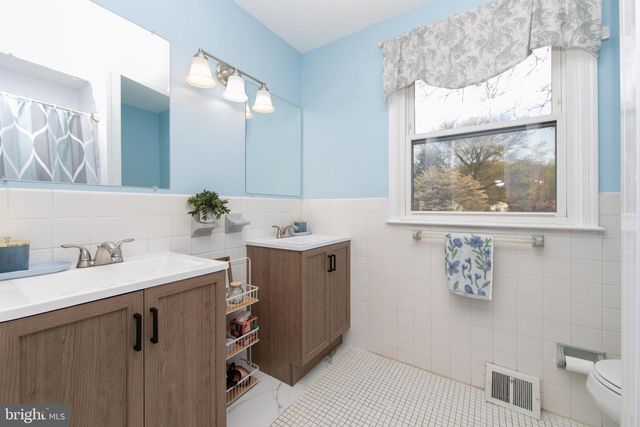 701 W ROLLING RD, Springfield, PA 19064