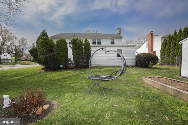 701 W ROLLING RD, Springfield, PA 19064