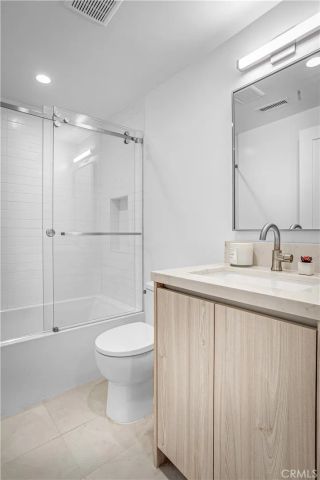 1567 Hi Point St, Los Angeles, CA 90035