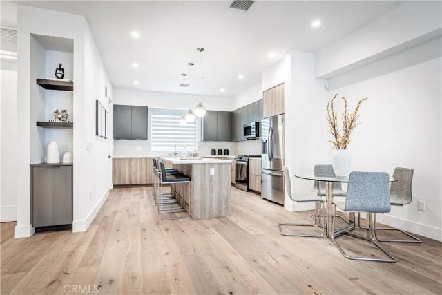 1567 Hi Point St, Los Angeles, CA 90035