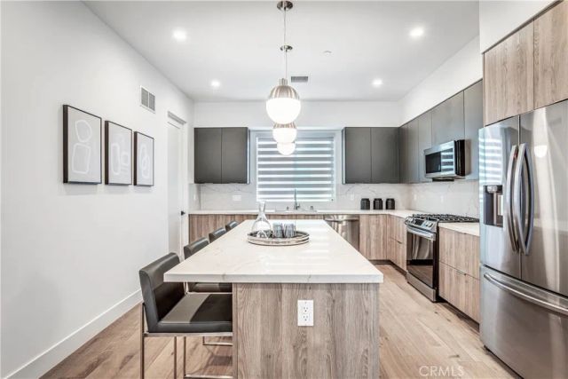 1567 Hi Point St, Los Angeles, CA 90035