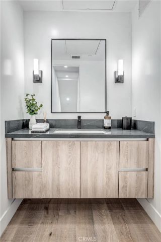 1567 Hi Point St, Los Angeles, CA 90035