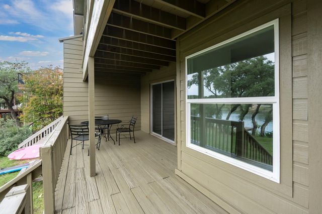 269 Venture Boulevard S, Point Venture, TX 78645