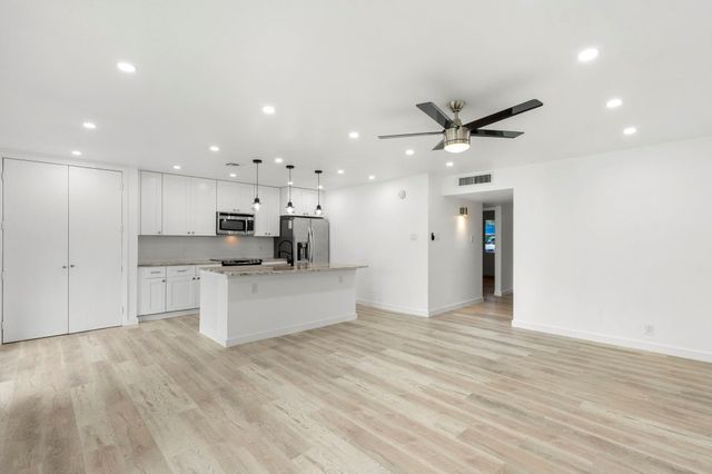 269 Venture Boulevard S, Point Venture, TX 78645