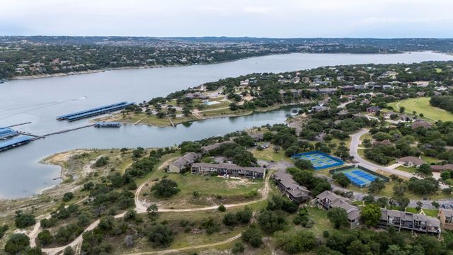 269 Venture Boulevard S, Point Venture, TX 78645