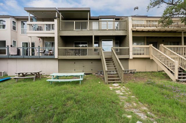 269 Venture Boulevard S, Point Venture, TX 78645