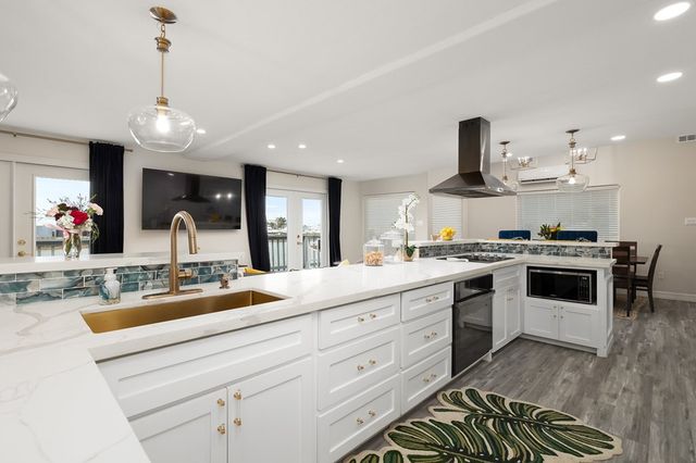 1028&9 W Scallop 1028&9, Port Isabel, TX 78578