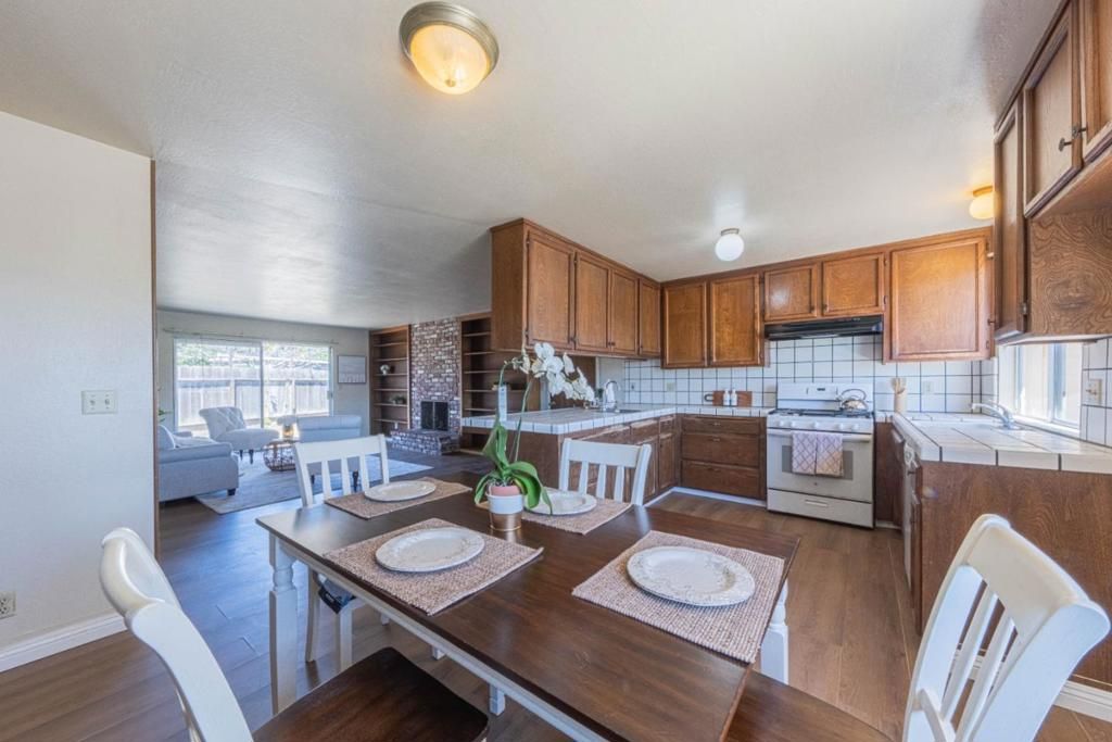 Image 12 of property listing at 611 Argentine Drive, Salinas, CA 93905