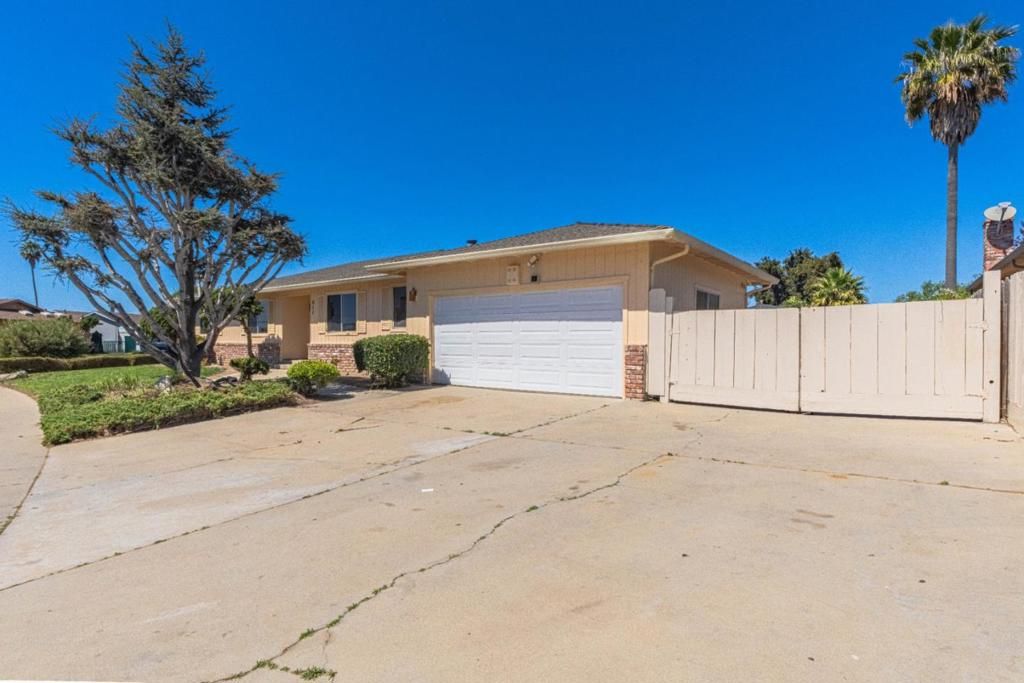 Image 4 of property listing at 611 Argentine Drive, Salinas, CA 93905