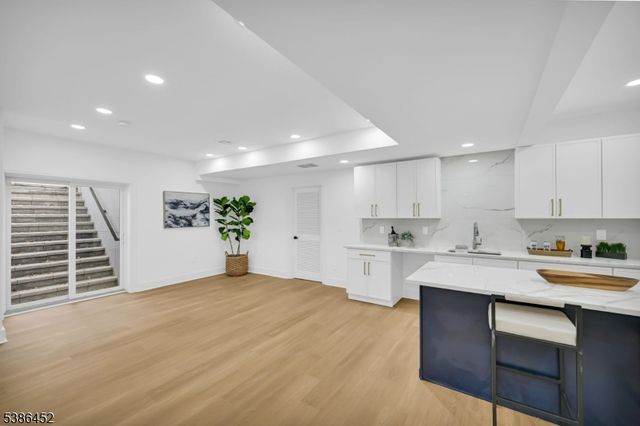 153 E Cedar St, Livingston Twp., NJ 07039
