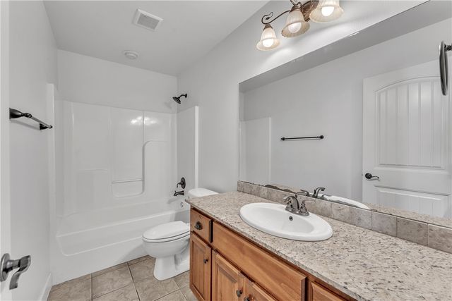 2944 Old Farmington Road, Fayetteville, AR 72704