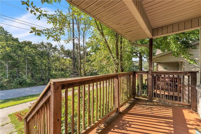 2944 Old Farmington Road, Fayetteville, AR 72704