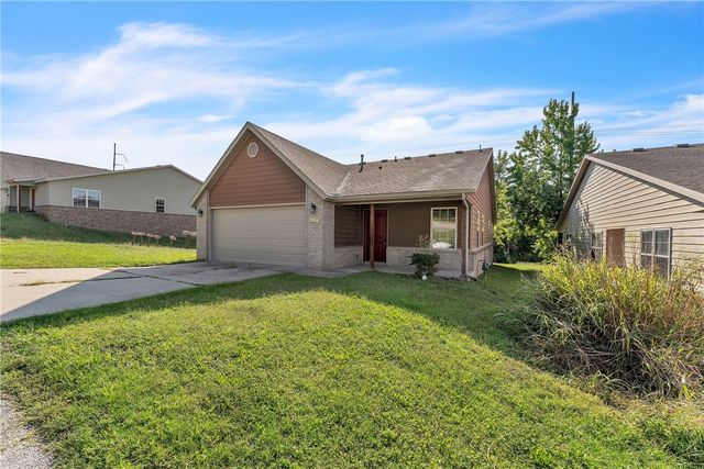 2944 Old Farmington Road, Fayetteville, AR 72704