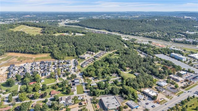 2944 Old Farmington Road, Fayetteville, AR 72704