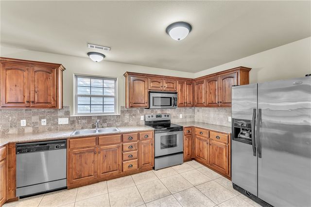 2944 Old Farmington Road, Fayetteville, AR 72704