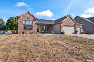 120 HEATHERSTONE Drive, Chatham, IL 62629