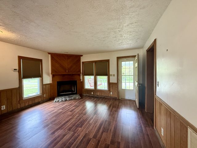 2114 Edgewood Rd, Dickson, TN 37055