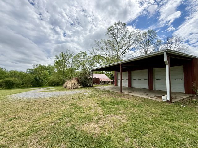 2114 Edgewood Rd, Dickson, TN 37055