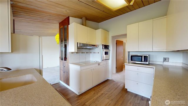 16020 7th Avenue SW, Burien, WA 98166