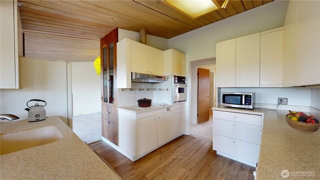 16020 7th Avenue SW, Burien, WA 98166