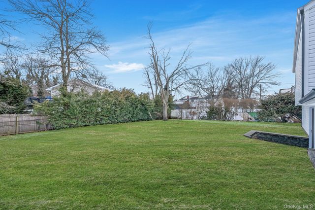 41 Nancy Place, Massapequa, NY 11758