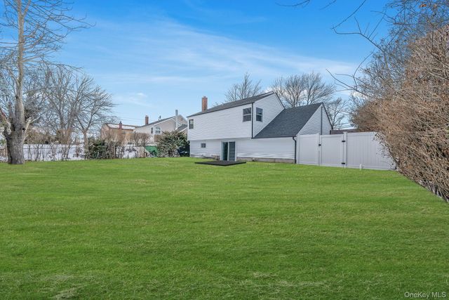 41 Nancy Place, Massapequa, NY 11758