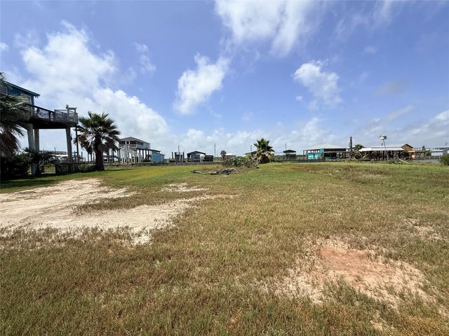 1495 Mabry St Street, Gilchrist, TX 77617