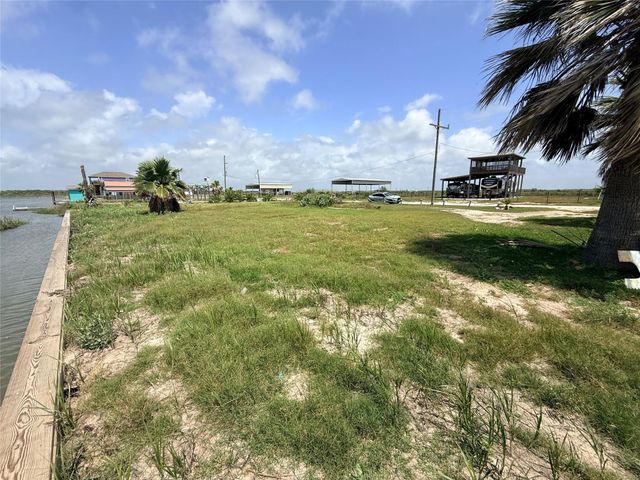 1495 Mabry St Street, Gilchrist, TX 77617