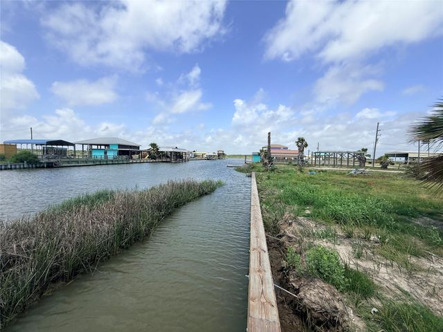 1495 Mabry St Street, Gilchrist, TX 77617