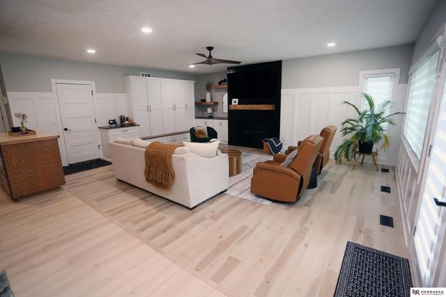 808 taylor Street, Papillion, NE 68046