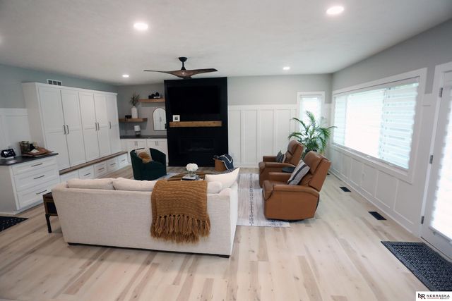 808 taylor Street, Papillion, NE 68046