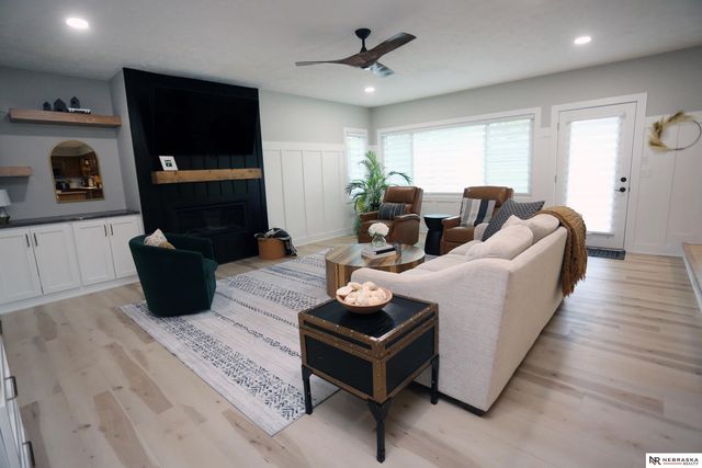 808 taylor Street, Papillion, NE 68046