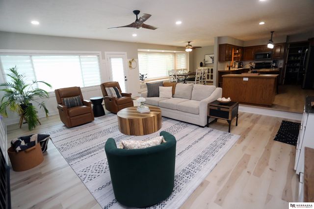 808 taylor Street, Papillion, NE 68046
