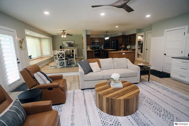 808 taylor Street, Papillion, NE 68046