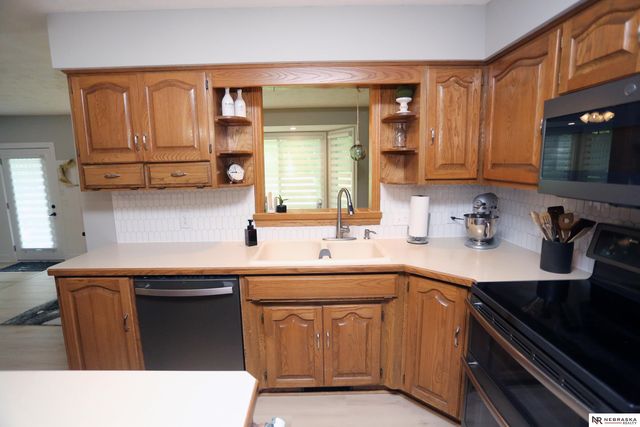 808 taylor Street, Papillion, NE 68046