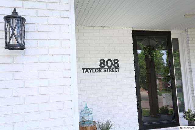 808 taylor Street, Papillion, NE 68046