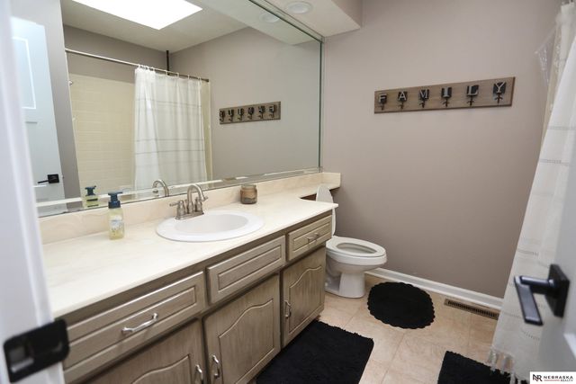 808 taylor Street, Papillion, NE 68046