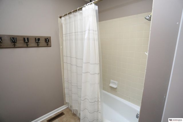 808 taylor Street, Papillion, NE 68046