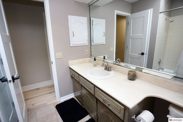 808 taylor Street, Papillion, NE 68046