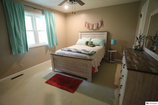 808 taylor Street, Papillion, NE 68046