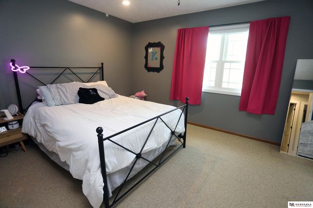 808 taylor Street, Papillion, NE 68046