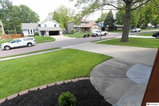 808 taylor Street, Papillion, NE 68046