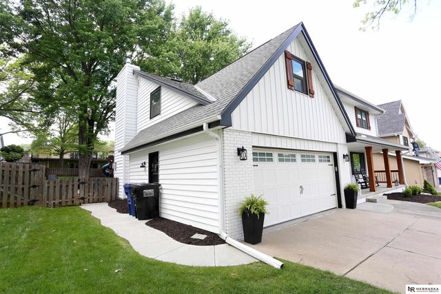 808 taylor Street, Papillion, NE 68046