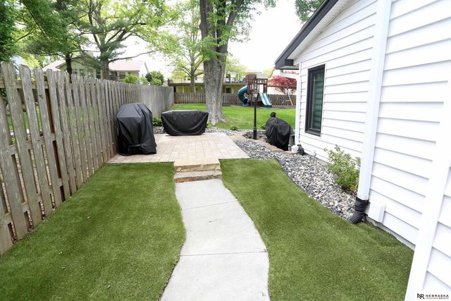 808 taylor Street, Papillion, NE 68046
