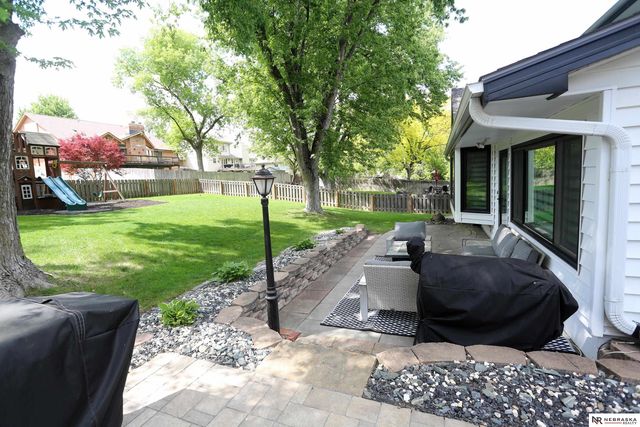 808 taylor Street, Papillion, NE 68046