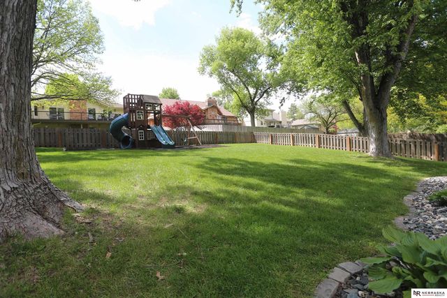 808 taylor Street, Papillion, NE 68046
