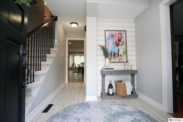 808 taylor Street, Papillion, NE 68046
