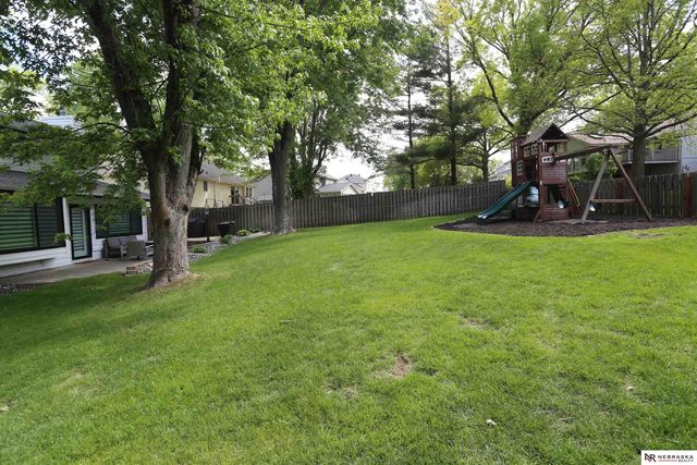 808 taylor Street, Papillion, NE 68046