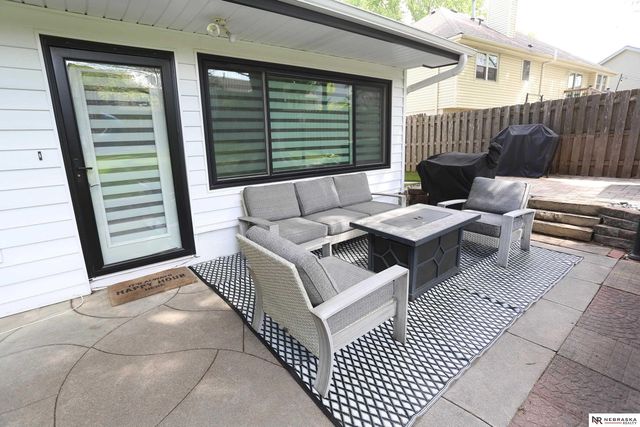 808 taylor Street, Papillion, NE 68046
